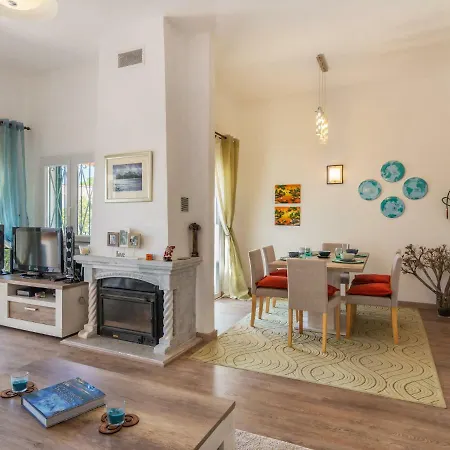 בית נופש Roberts By Interhome